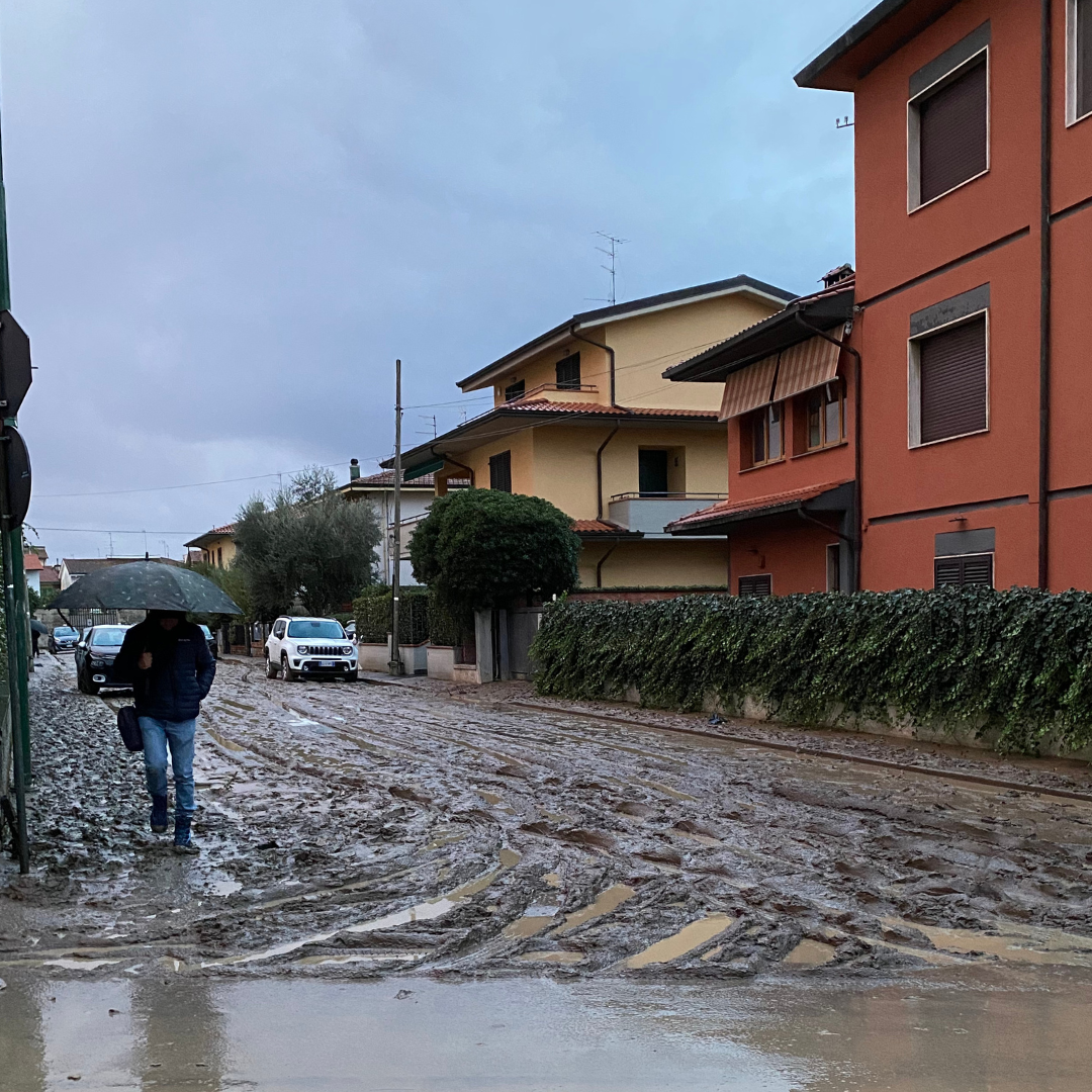 Alluvione Campi Bisenzio Firenze 2023 strada fango talesfromguidoland Guido Landini