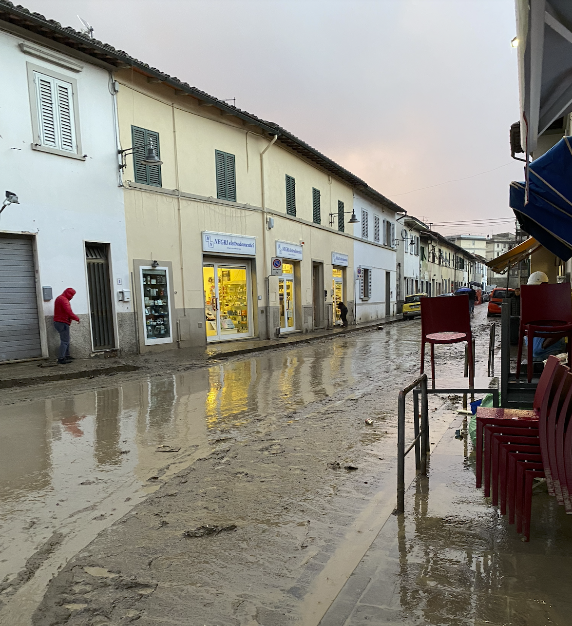 Alluvione Campi Bisenzio Centro Firenze 2023 strada fango talesfromguidoland Guido Landini