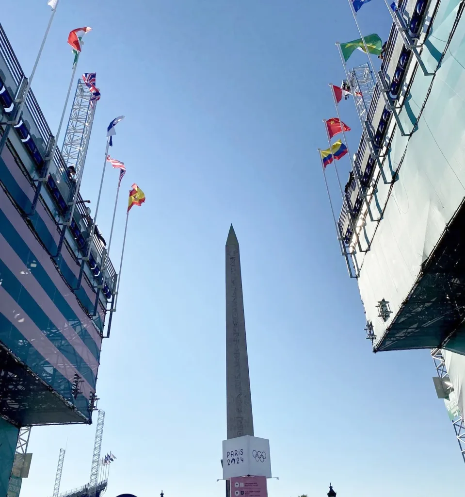 parigi 2024 obelisco place de la concorde stadio sport urbani bandiere nazioni