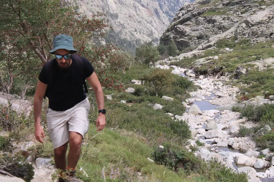 camminata movimento lineare salita valle della restonica Corsica